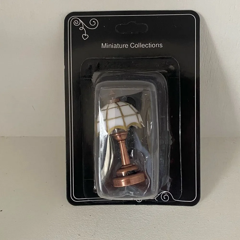 Dollhouse Miniature Tiffany Working Lamp